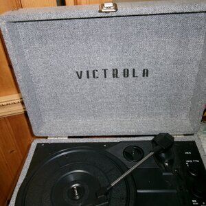 Victrola Gray 3 speed suitcase portable turntable never used bluetooth